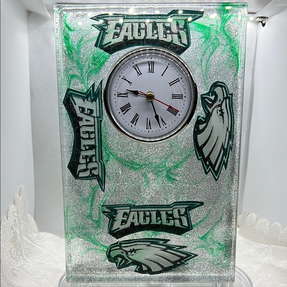Green and Silver Decorative Clock - Picture 2 of 12